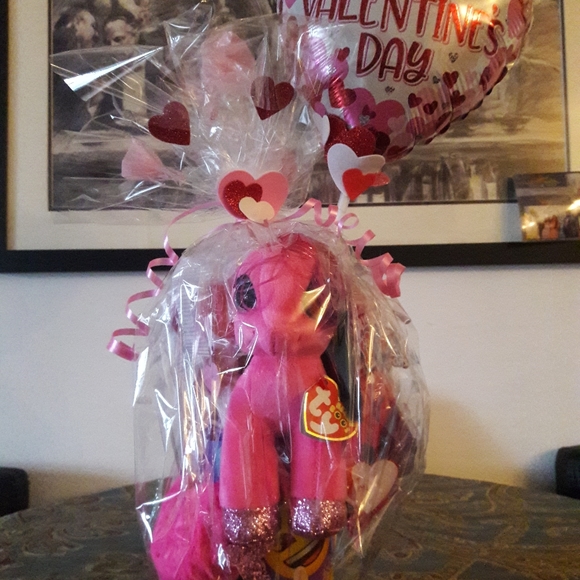 Valentine's Day Gift Basket - Picture 1 of 8